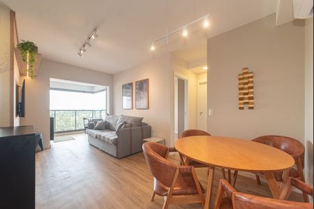 Sala de apartamento para alugar com 2 quartos, 70m² em Santo Amaro, São Paulo