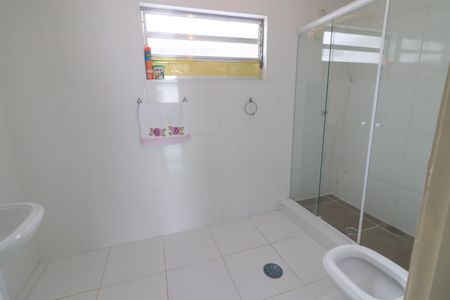 Casa à venda com 283m², 3 quartos e 6 vagasBanheiro da Suíte 2