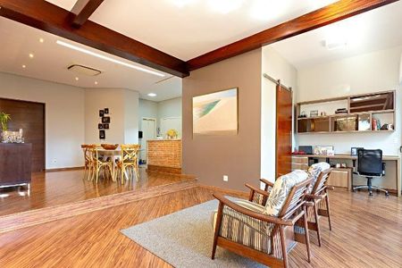 Casa à venda com 420m², 4 quartos e 7 vagas