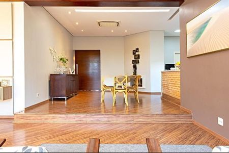 Casa à venda com 420m², 4 quartos e 7 vagas