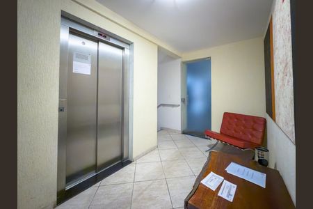 Hall Social e Elevador de apartamento à venda com 2 quartos, 65m² em Santo Antônio, Belo Horizonte