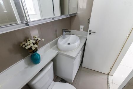 Banheiro de apartamento para alugar com 2 quartos, 42m² em Jardim das Palmas, São Paulo