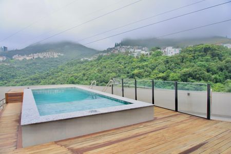 Apartamento à venda com 105m², 3 quartos e 2 vagas Apartamento à venda com 105m², 3 quartos e 2 vagasÁrea Comum - Piscina