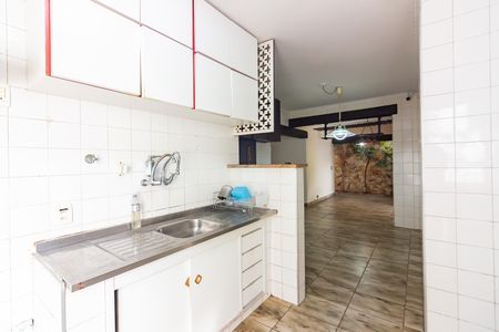 Casa à venda com 300m², 4 quartos e 4 vagasCozinha 