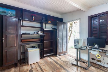 Casa à venda com 300m², 4 quartos e 4 vagasEscritório