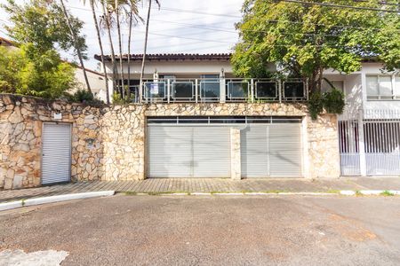 Casa à venda com 300m², 4 quartos e 4 vagasFachada