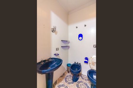 Casa à venda com 300m², 4 quartos e 4 vagasBanheiro 2