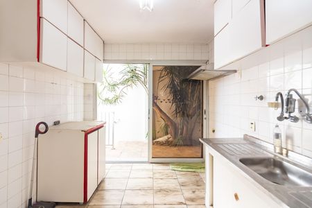 Casa à venda com 300m², 4 quartos e 4 vagasCozinha 