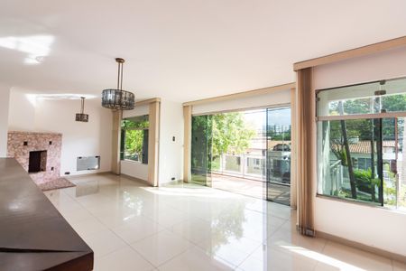 Sala  de casa à venda com 4 quartos, 300m² em Jaguaré, Osasco