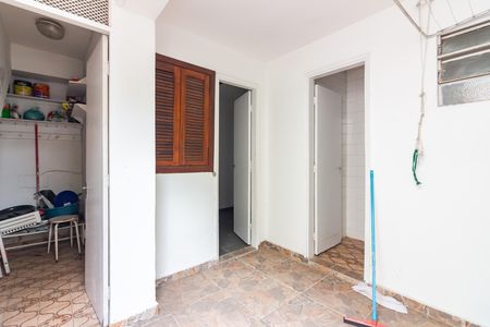 Casa à venda com 300m², 4 quartos e 4 vagasÁrea de Serviço 