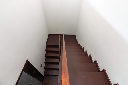 Casa à venda com 300m², 4 quartos e 4 vagasEscada