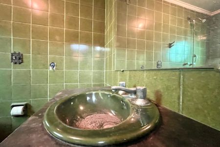 Casa à venda com 430m², 3 quartos e 2 vagasBanheiro da Suíte