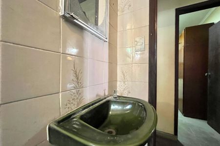 Casa à venda com 430m², 3 quartos e 2 vagasBanheiro Corredor