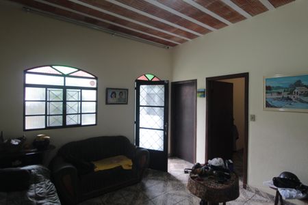 Sala de casa à venda com 3 quartos, 360m² em Copacabana, Belo Horizonte