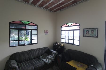 Sala de casa à venda com 3 quartos, 360m² em Copacabana, Belo Horizonte