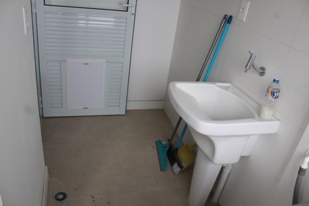 Apartamento à venda com 81m², 2 quartos e 1 vagaÁrea de Serviço