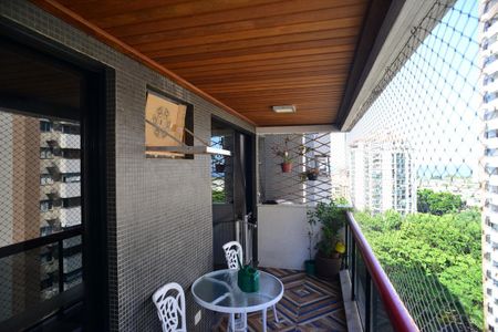 Apartamento à venda com 127m², 4 quartos e 2 vagasVaranda