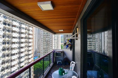 Apartamento à venda com 127m², 4 quartos e 2 vagasVaranda