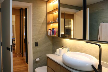 Apartamento à venda com 200m², 3 quartos e 2 vagasBanheiro 1