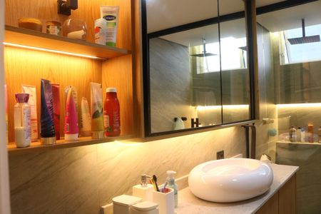 Apartamento à venda com 200m², 3 quartos e 2 vagasBanheiro 1