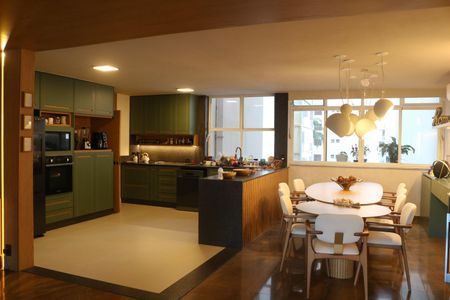 Apartamento à venda com 200m², 3 quartos e 2 vagasCozinha