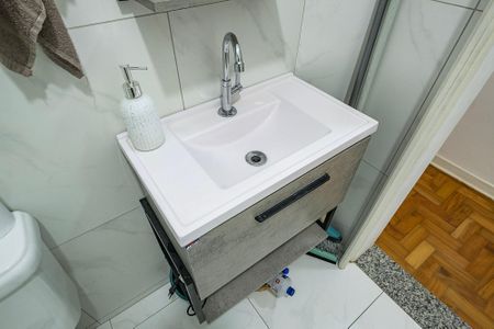 Banheiro de apartamento para alugar com 1 quarto, 38m² em Pinheiros, São Paulo