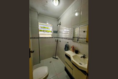 Casa à venda com 206m², 3 quartos e 2 vagas Casa à venda com 206m², 3 quartos e 2 vagasBanheiro