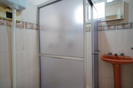 Banheiro  de apartamento à venda com 1 quarto, 50m² em Auxiliadora, Porto Alegre