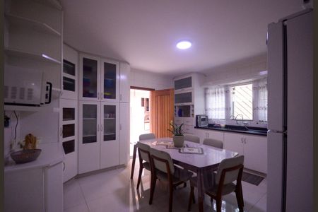 Casa à venda com 2147483650m², 3 quartos e 2 vagas Casa à venda com 2147483650m², 3 quartos e 2 vagasCozinha