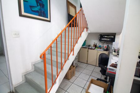 Escada de casa para alugar com 2 quartos, 140m² em Moema, São Paulo