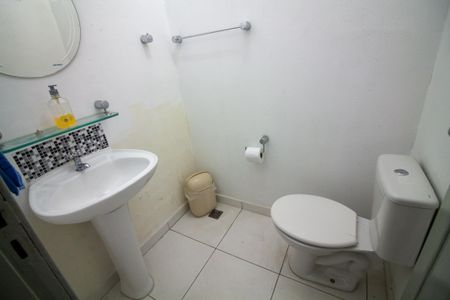 Casa para alugar com 140m², 2 quartos e 1 vaga Casa para alugar com 140m², 2 quartos e 1 vagaBanheiro
