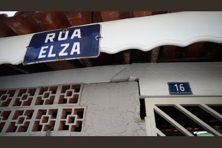 Casa à venda com 300m², 2 quartos e 4 vagas5 CASAS NO TERRENO