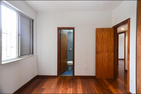 Apartamento à venda com 99m², 3 quartos e 1 vagaSuíte