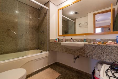 Studio para alugar com 30m², 1 quarto e 1 vaga Studio para alugar com 30m², 1 quarto e 1 vagaBanheiro