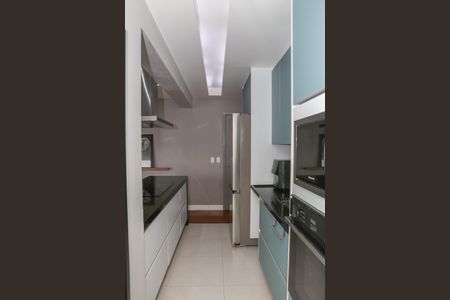 Apartamento à venda com 97m², 2 quartos e 2 vagas Apartamento à venda com 97m², 2 quartos e 2 vagasCozinha e Área de Serviço