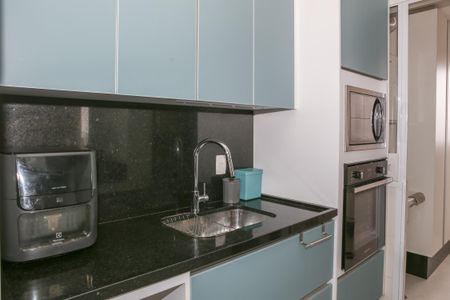 Apartamento à venda com 97m², 2 quartos e 2 vagas Apartamento à venda com 97m², 2 quartos e 2 vagasCozinha e Área de Serviço