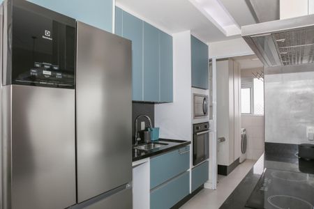 Apartamento à venda com 97m², 2 quartos e 2 vagas Apartamento à venda com 97m², 2 quartos e 2 vagasCozinha e Área de Serviço