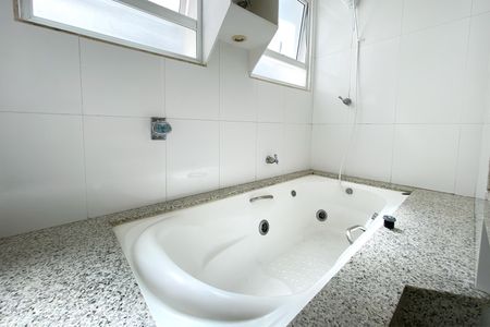 Apartamento para alugar com 120m², 3 quartos e 1 vaga Apartamento para alugar com 120m², 3 quartos e 1 vagaBanheiro da Suíte 1