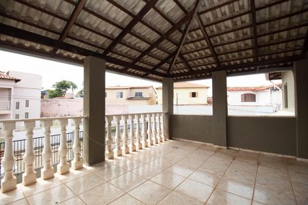 Casa de condomínio para alugar com 600m², 3 quartos e 4 vagasSacada