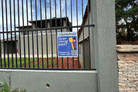 Casa de condomínio para alugar com 600m², 3 quartos e 4 vagasPlaca