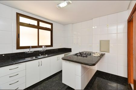 Apartamento para alugar com 150m², 4 quartos e 2 vagasCozinha