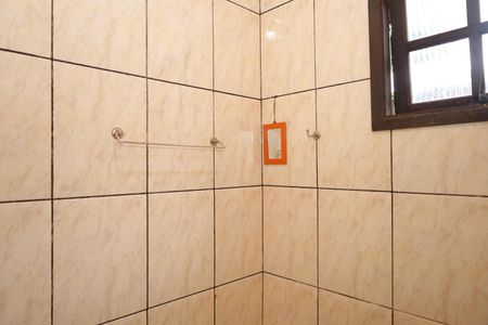 Banheiro de casa para alugar com 1 quarto, 30m² em Parque Guarani, São Paulo