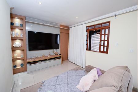 Sala de casa para alugar com 3 quartos, 412m² em Novo Eldorado, Contagem