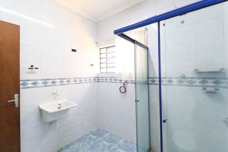 Casa para alugar com 45m², 1 quarto e 1 vaga Casa para alugar com 45m², 1 quarto e 1 vagaBanheiro e Área de serviço