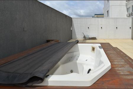 Apartamento à venda com 300m², 4 quartos e 4 vagas Apartamento à venda com 300m², 4 quartos e 4 vagasÁrea Privativa