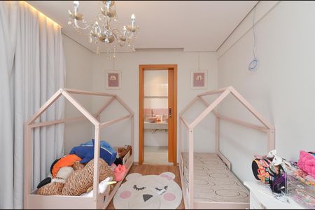 Apartamento à venda com 300m², 4 quartos e 4 vagas Apartamento à venda com 300m², 4 quartos e 4 vagasSuíte 1