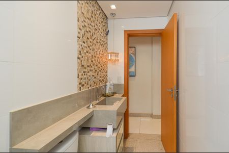 Apartamento à venda com 300m², 4 quartos e 4 vagas Apartamento à venda com 300m², 4 quartos e 4 vagasBanheiro Social