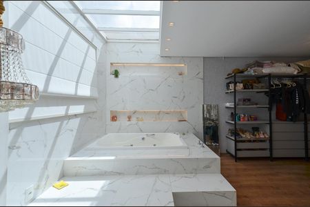 Apartamento à venda com 300m², 4 quartos e 4 vagas Apartamento à venda com 300m², 4 quartos e 4 vagasSuíte Master