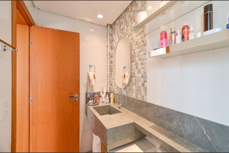 Apartamento à venda com 300m², 4 quartos e 4 vagas Apartamento à venda com 300m², 4 quartos e 4 vagasBanheiro Suíte Master