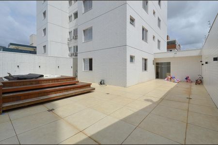 Apartamento à venda com 300m², 4 quartos e 4 vagas Apartamento à venda com 300m², 4 quartos e 4 vagasÁrea Privativa